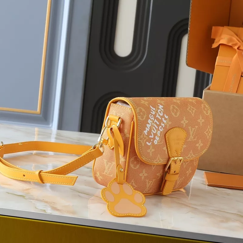 Soft 5912 Louis Vuitton Messenger Bags