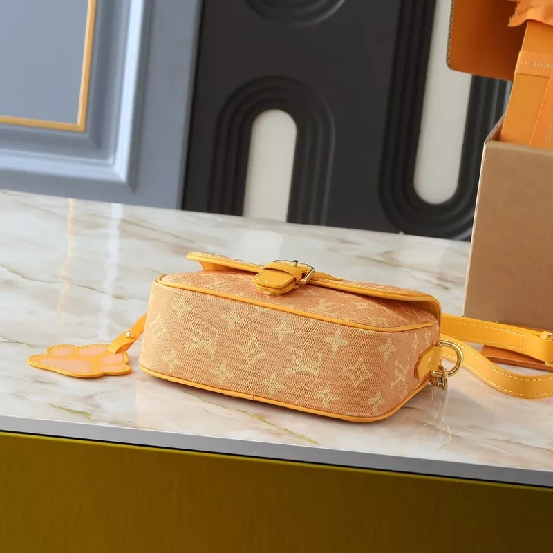 Soft 5912 Louis Vuitton Messenger Bags