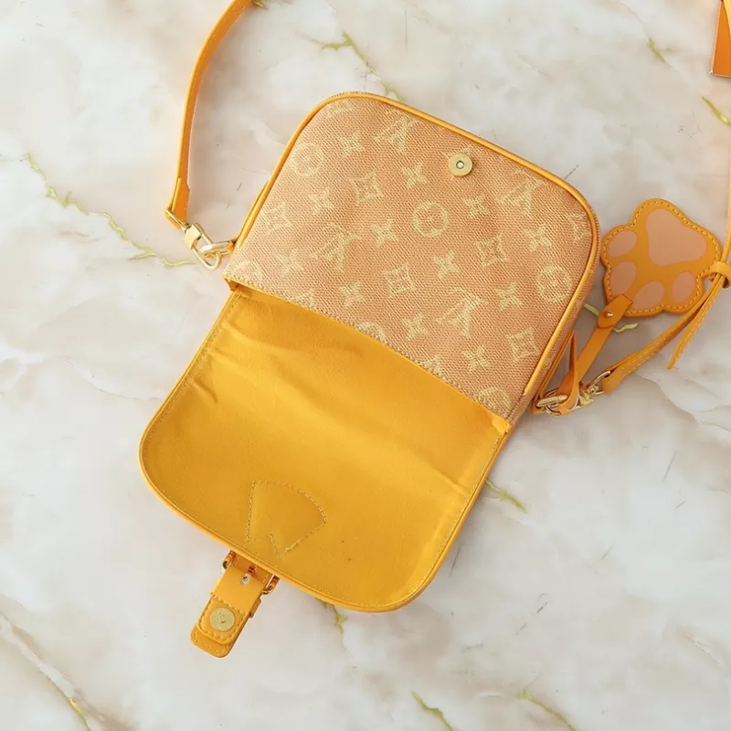Soft 5912 Louis Vuitton Messenger Bags