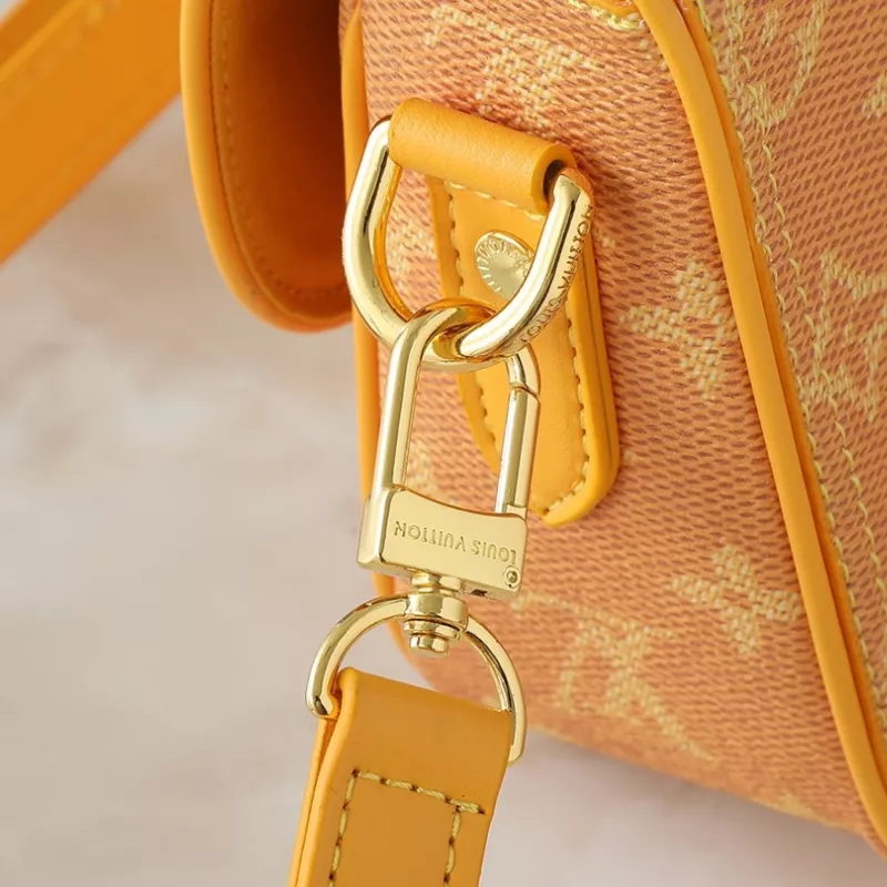 Soft 5912 Louis Vuitton Messenger Bags