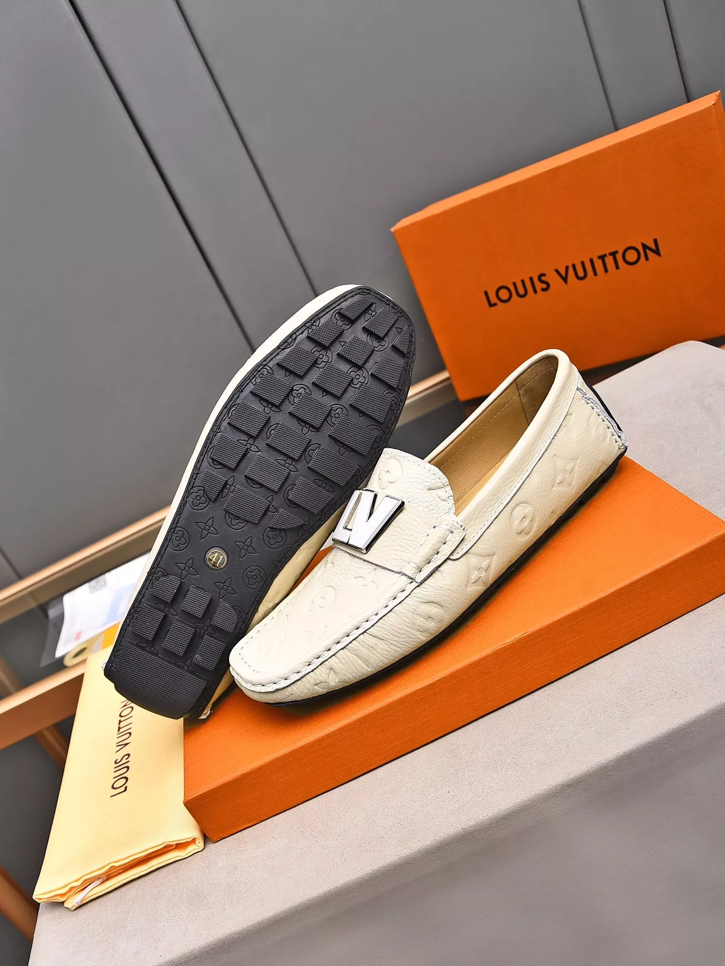 Soft 6699 Louis Vuitton LV Oxfords Shoes For Men