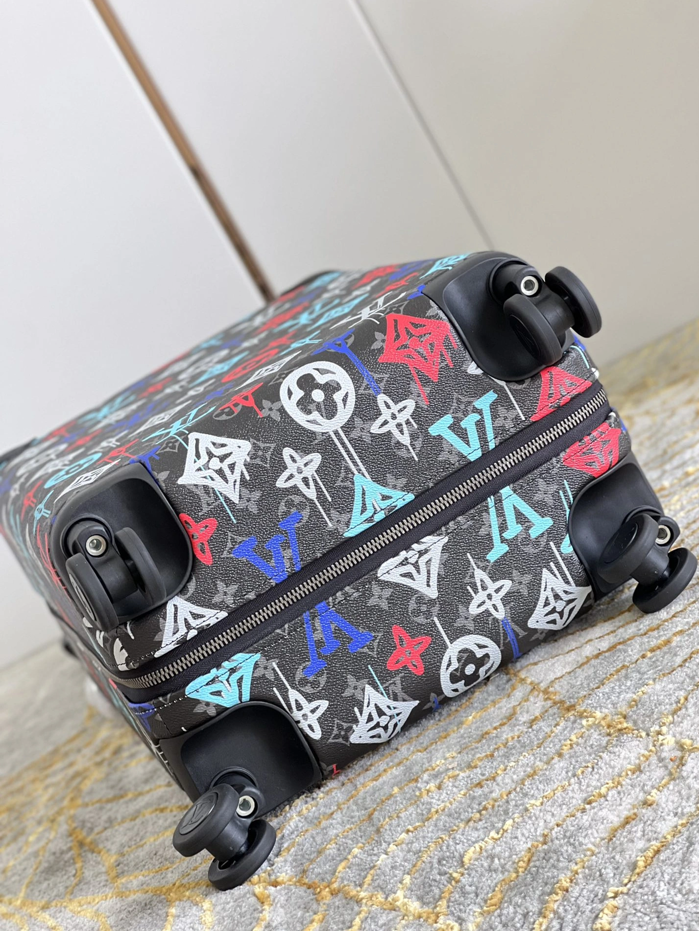 Soft 6743 Louis Vuitton Luggage