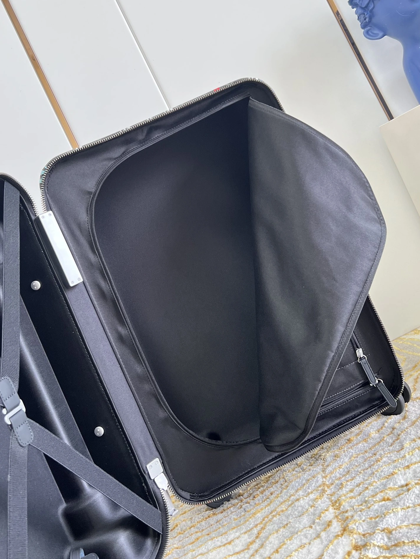 Soft 6743 Louis Vuitton Luggage
