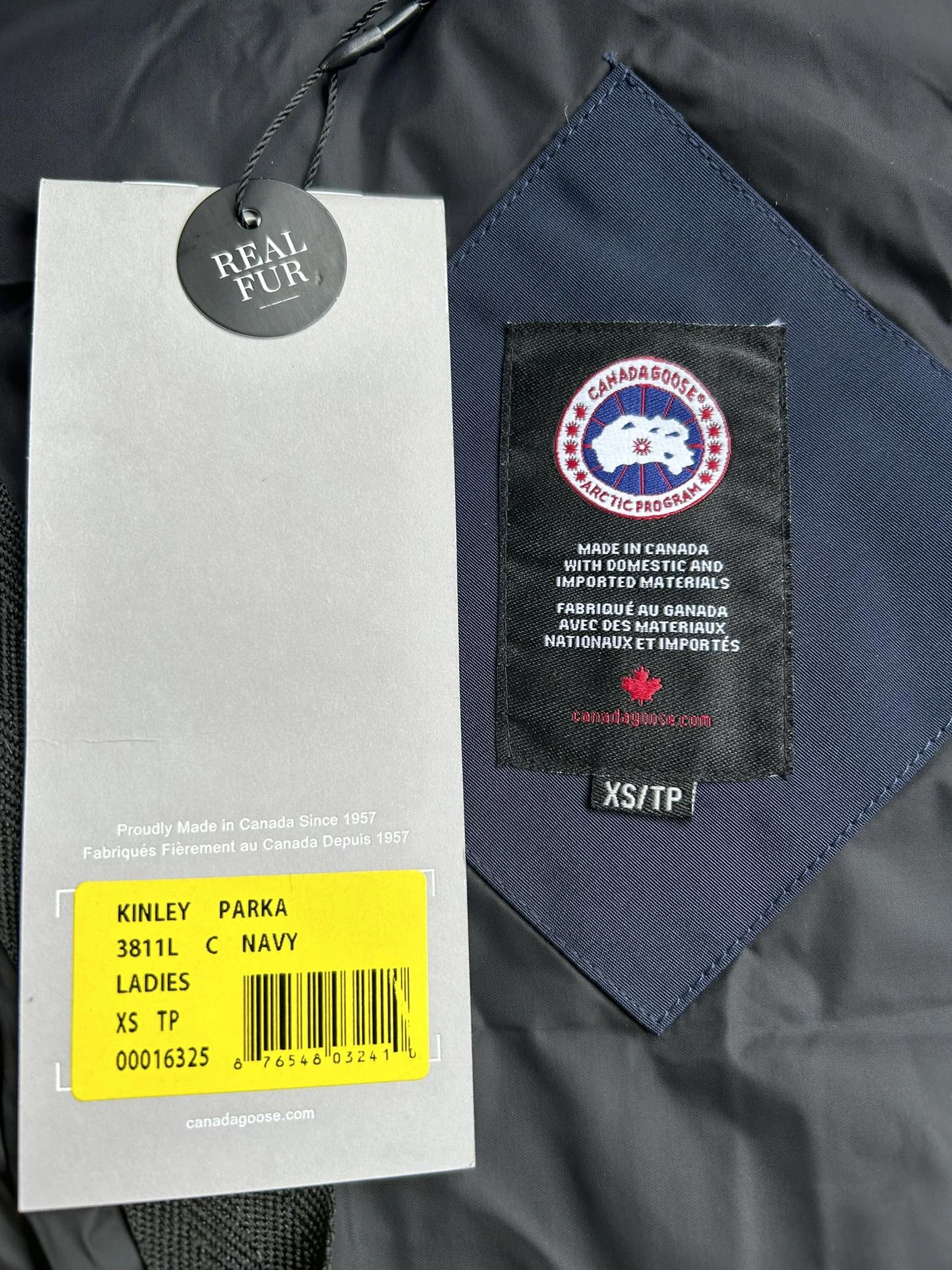 Soft 6880 Canada Goose Down Feather Coat Long Sleeved For Women