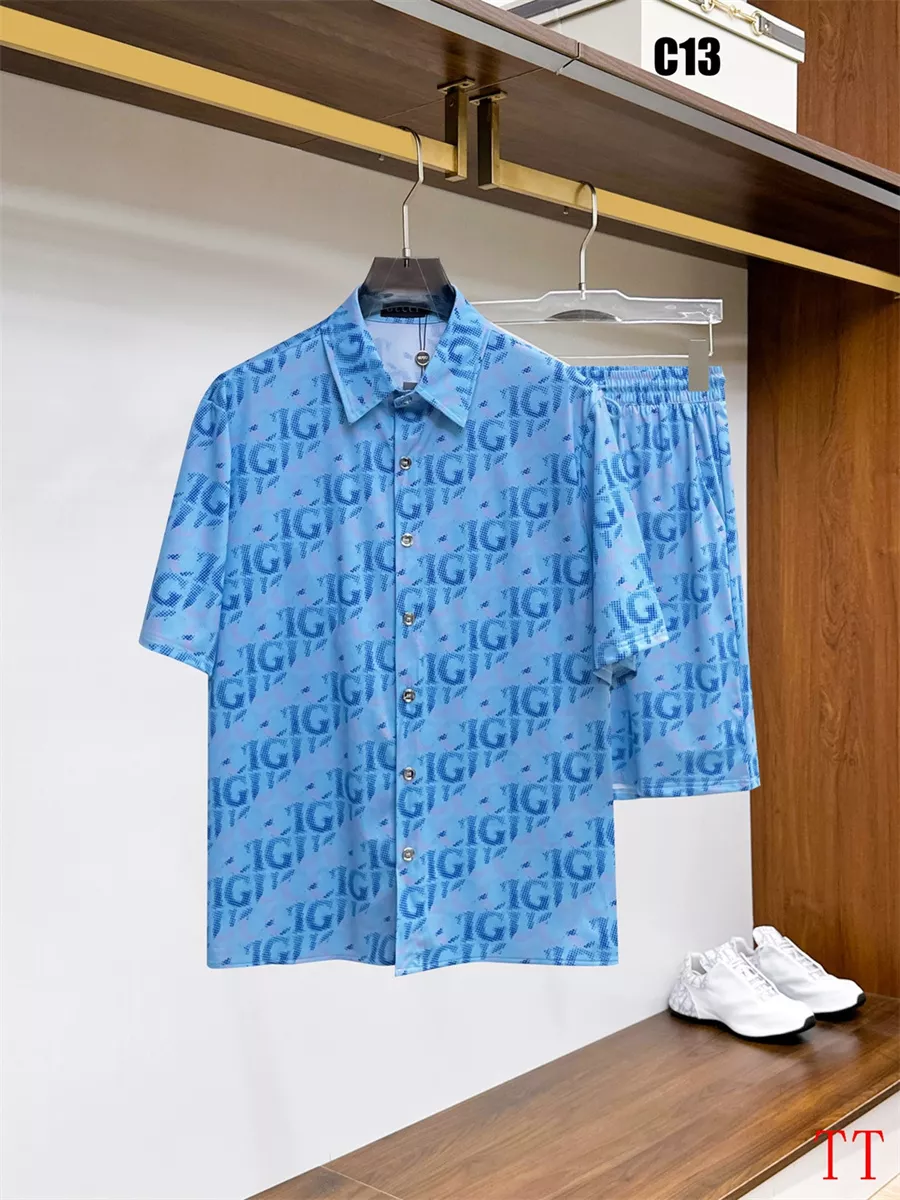 Soft 7014 Gucci Tracksuits Short Sleeved For Men