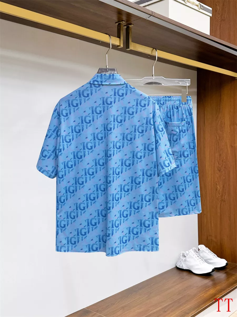 Soft 7014 Gucci Tracksuits Short Sleeved For Men