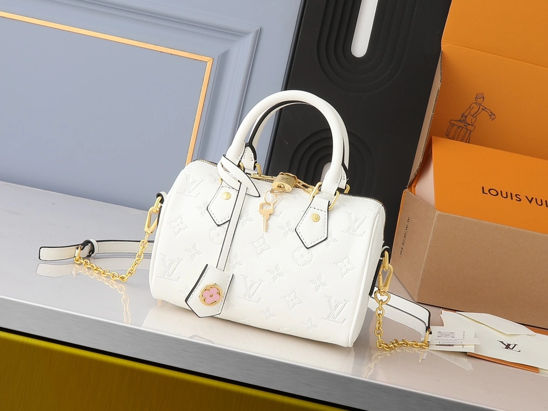 Soft 7066 Louis Vuitton AAA Quality Handbags For Women