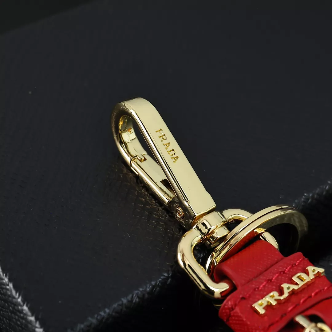 Soft 7119 Prada Key Holder And Bag Buckle