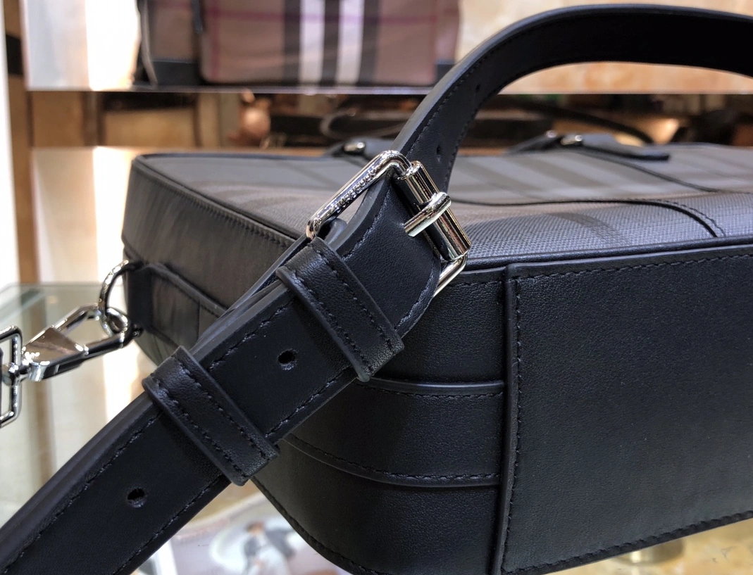 Soft 7153 Burberry AAA Man Handbags