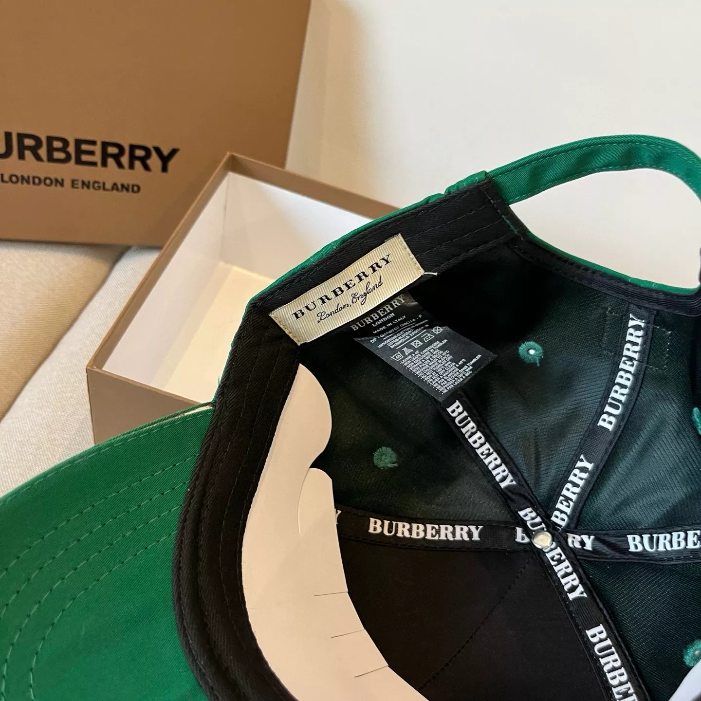 Soft 7271 Burberry Caps