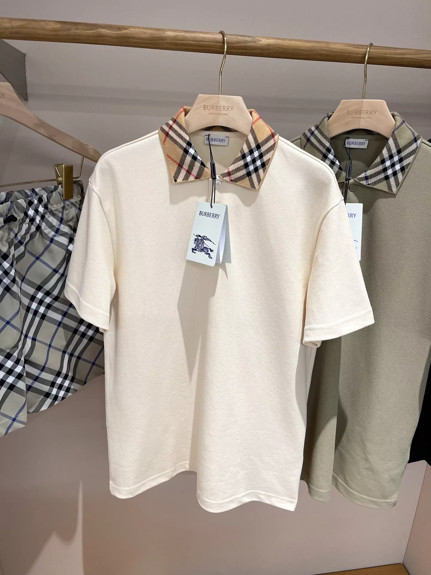 Soft 789 Burberry T-Shirts Short Sleeved For Unisex