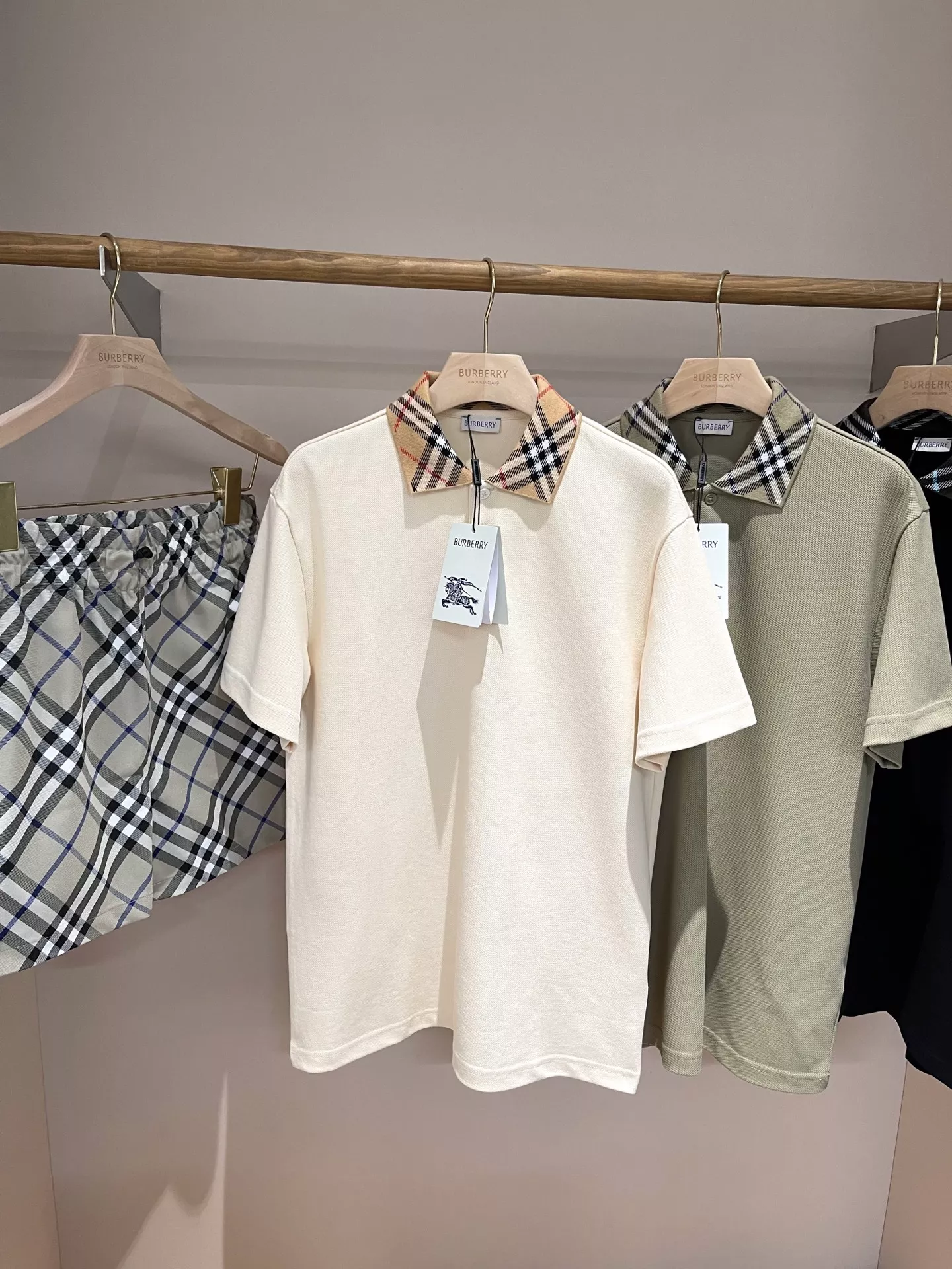 Soft 789 Burberry T-Shirts Short Sleeved For Unisex