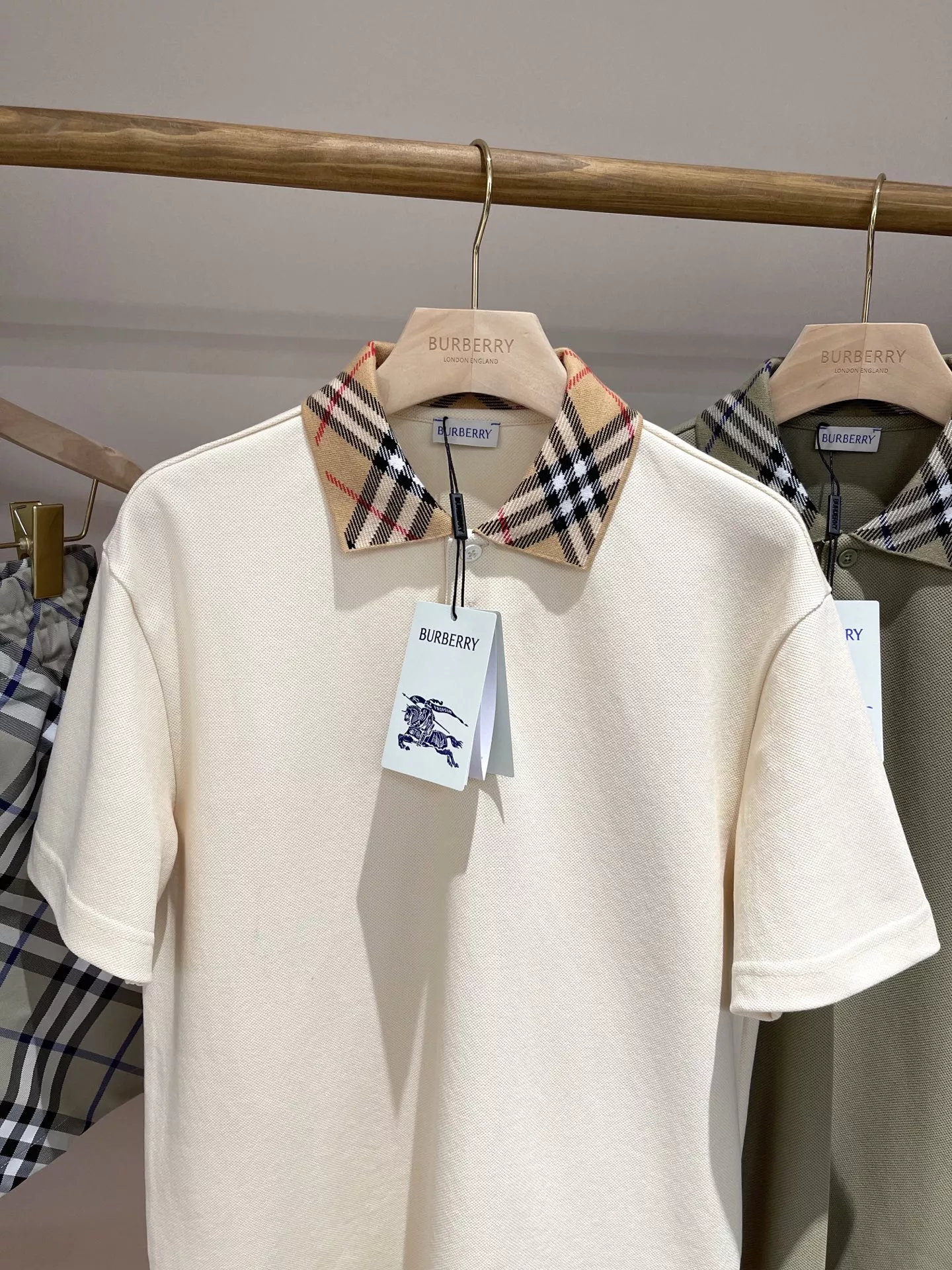 Soft 789 Burberry T-Shirts Short Sleeved For Unisex