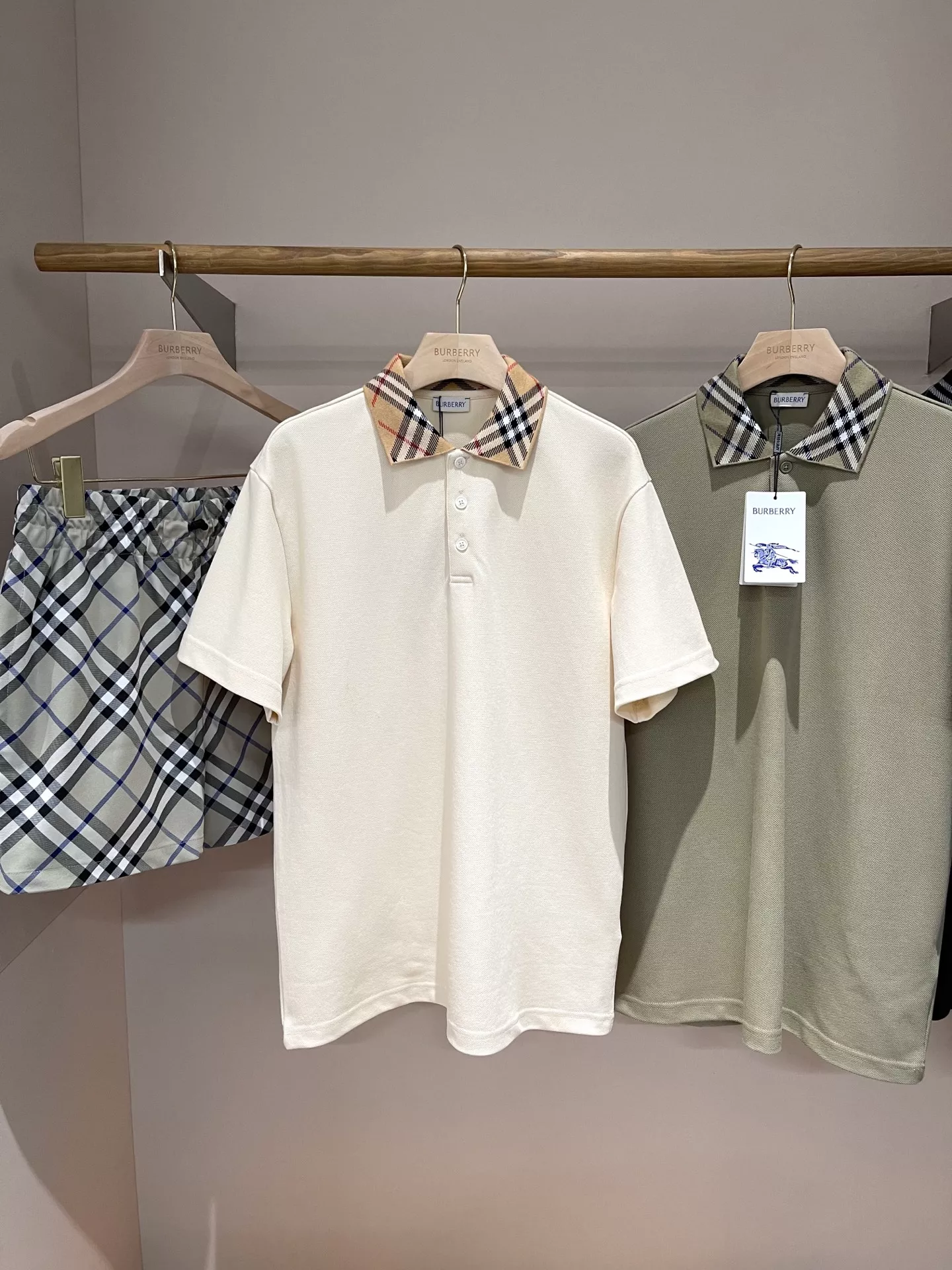 Soft 789 Burberry T-Shirts Short Sleeved For Unisex