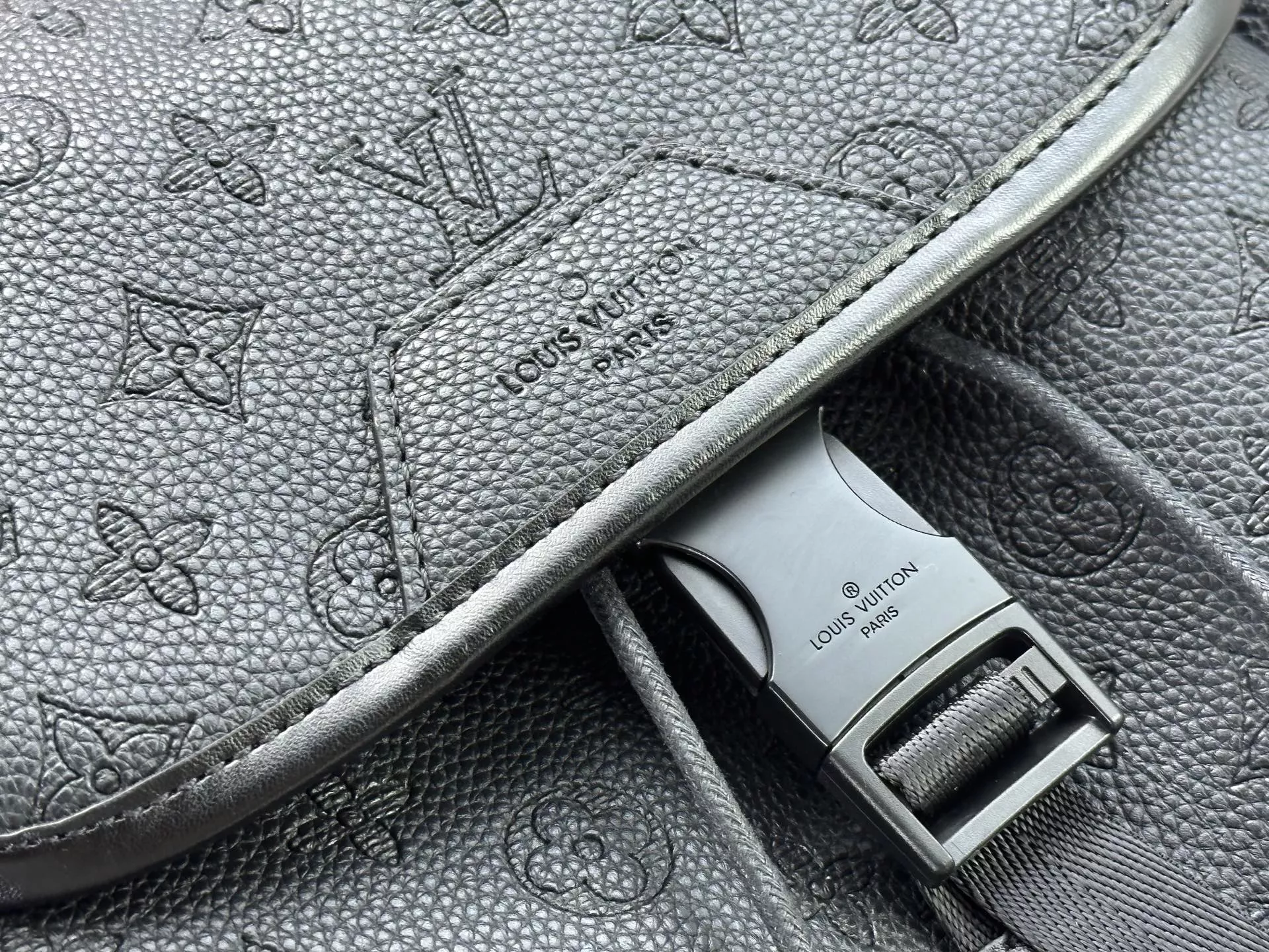 Soft 7929 Louis Vuitton AAA Quality Backpacks For Unisex