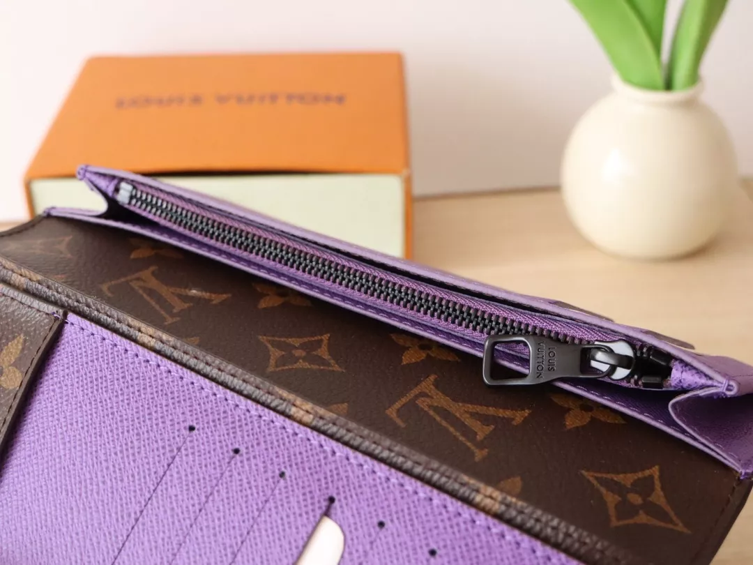 Soft 8302 Louis Vuitton AAA Quality Card Case