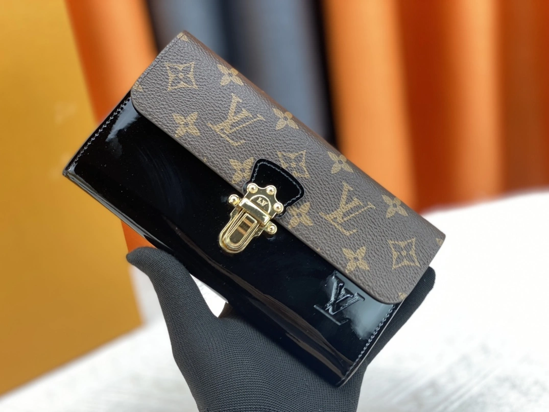 Soft 8336 Louis Vuitton AAA Quality Wallets For Women