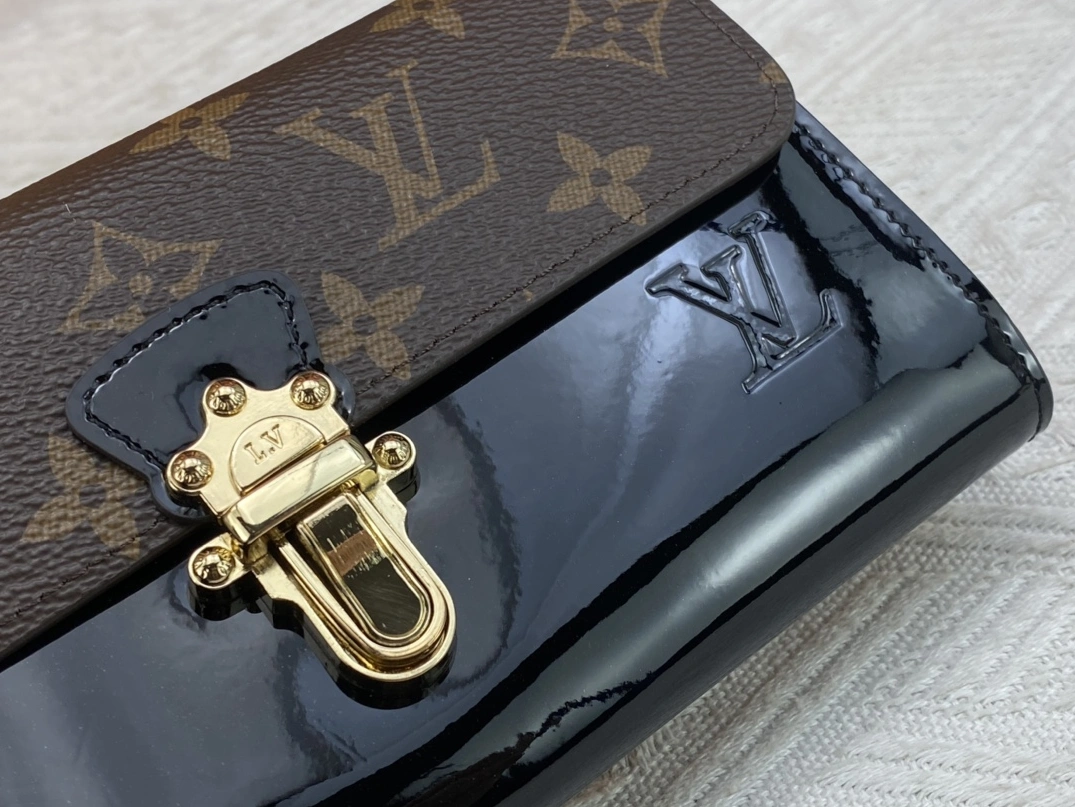 Soft 8336 Louis Vuitton AAA Quality Wallets For Women