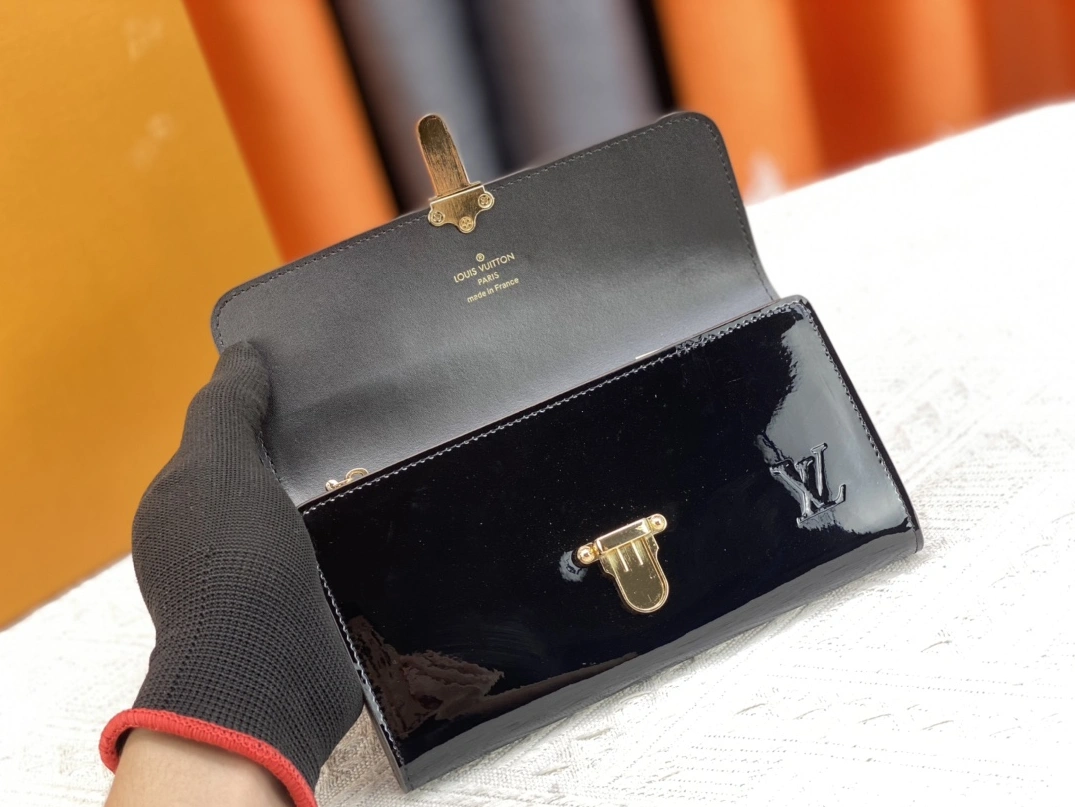 Soft 8336 Louis Vuitton AAA Quality Wallets For Women