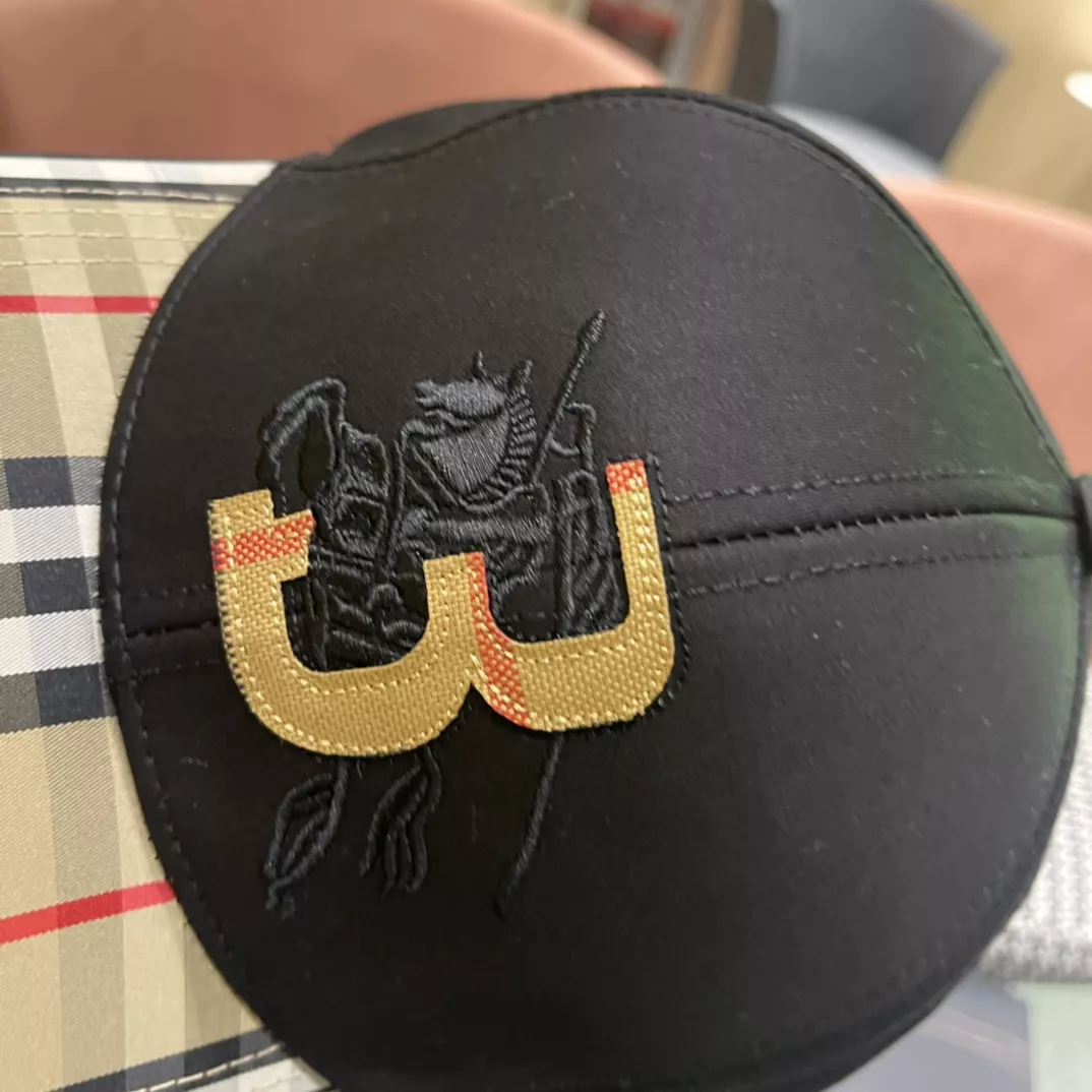 Soft 8435 Burberry Caps