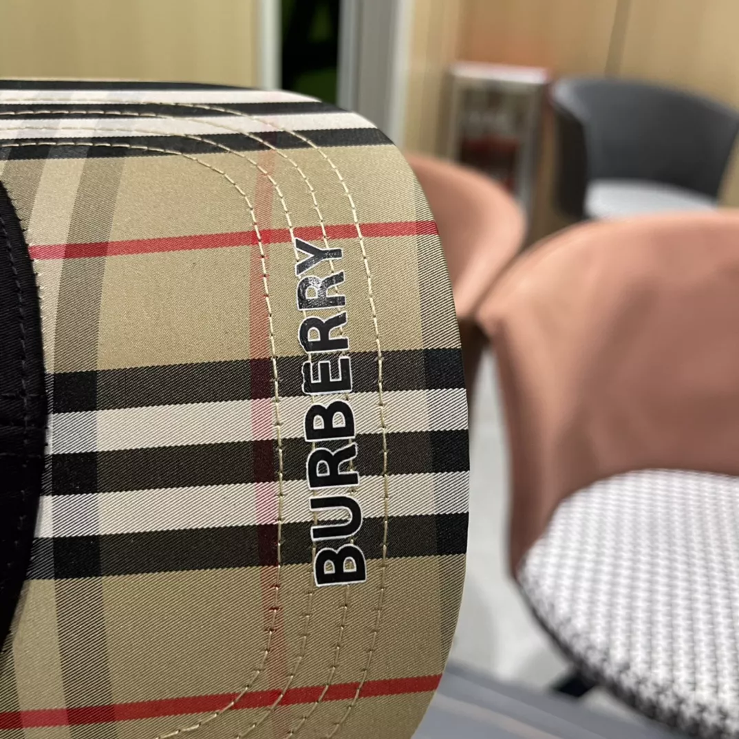 Soft 8435 Burberry Caps