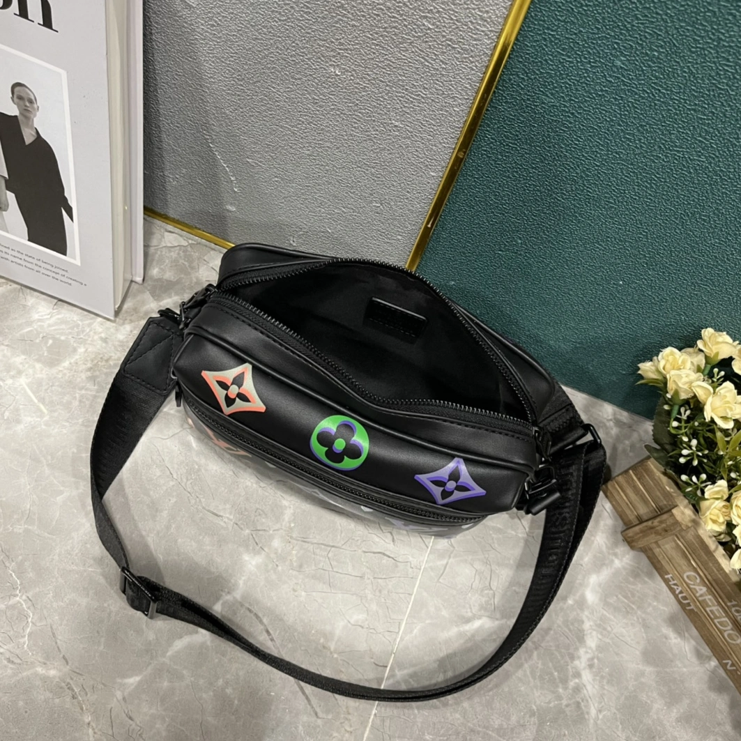 Soft 8582 Louis Vuitton AAA Man Messenger Bags