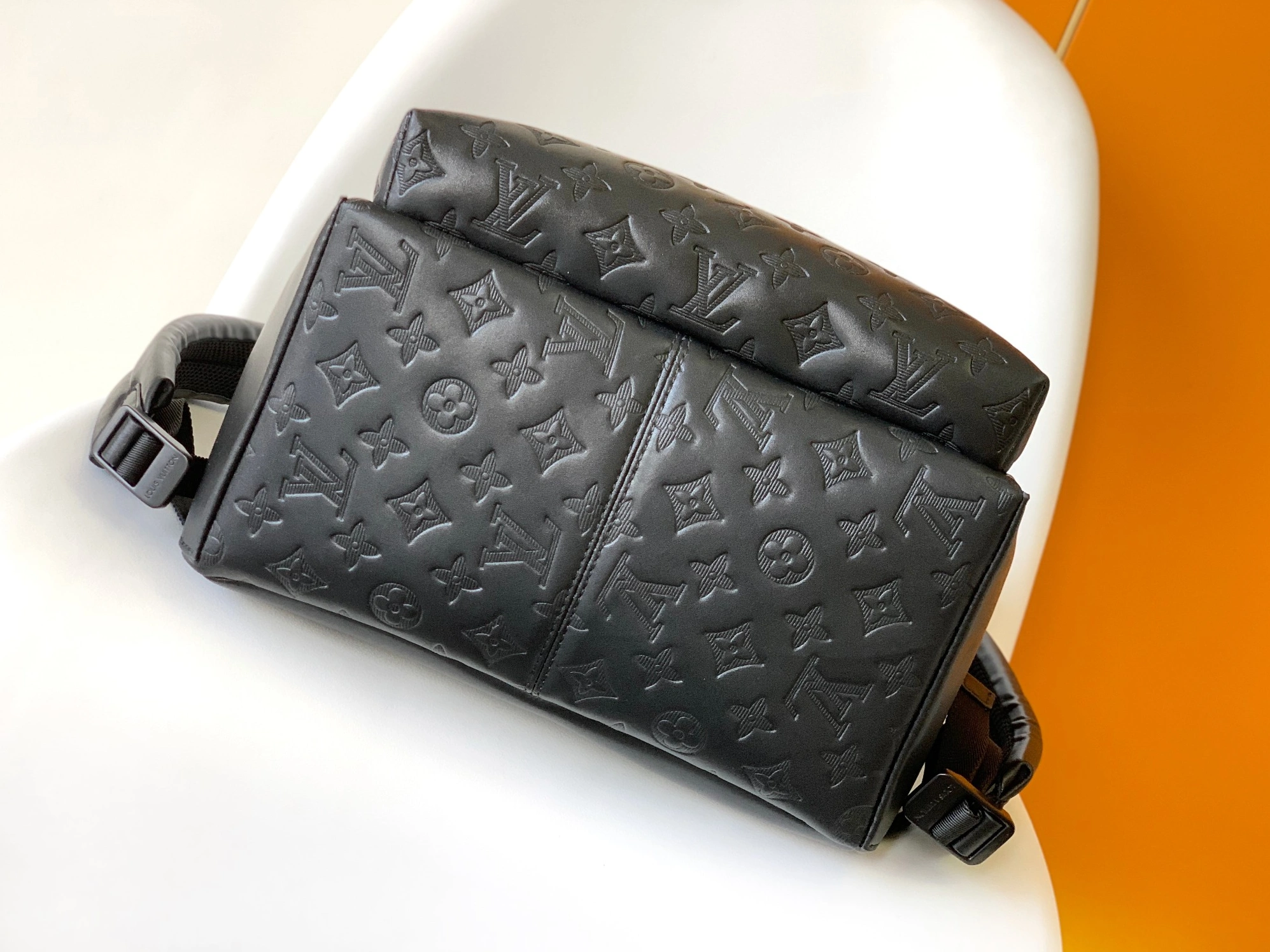 Soft 8601 Louis Vuitton LV AAA Man Backpacks