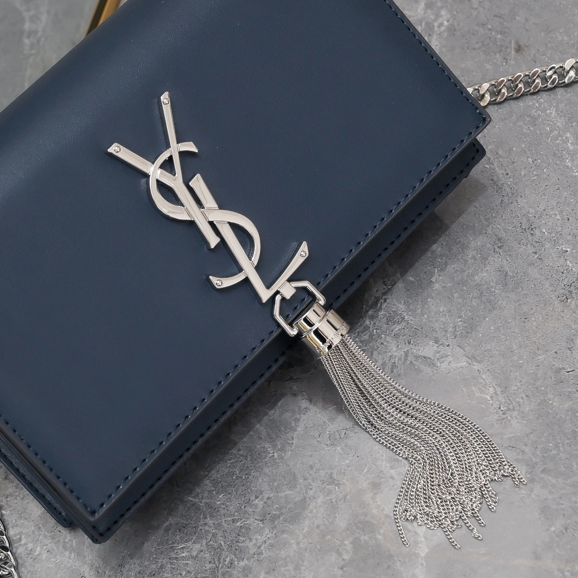 Soft 8679 Yves Saint Laurent YSL AAA Quality Messenger Bags For Women