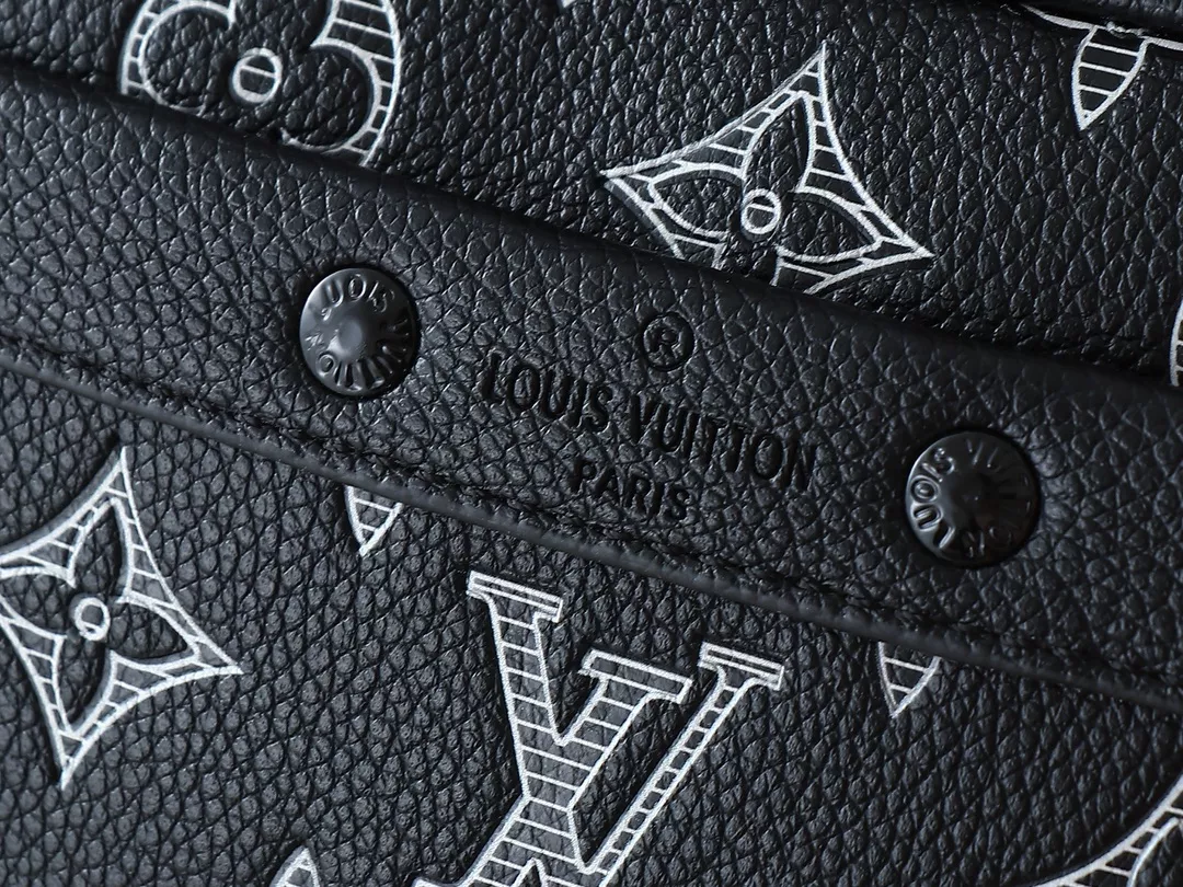 Soft 8756 Louis Vuitton Messenger Bags For Unisex