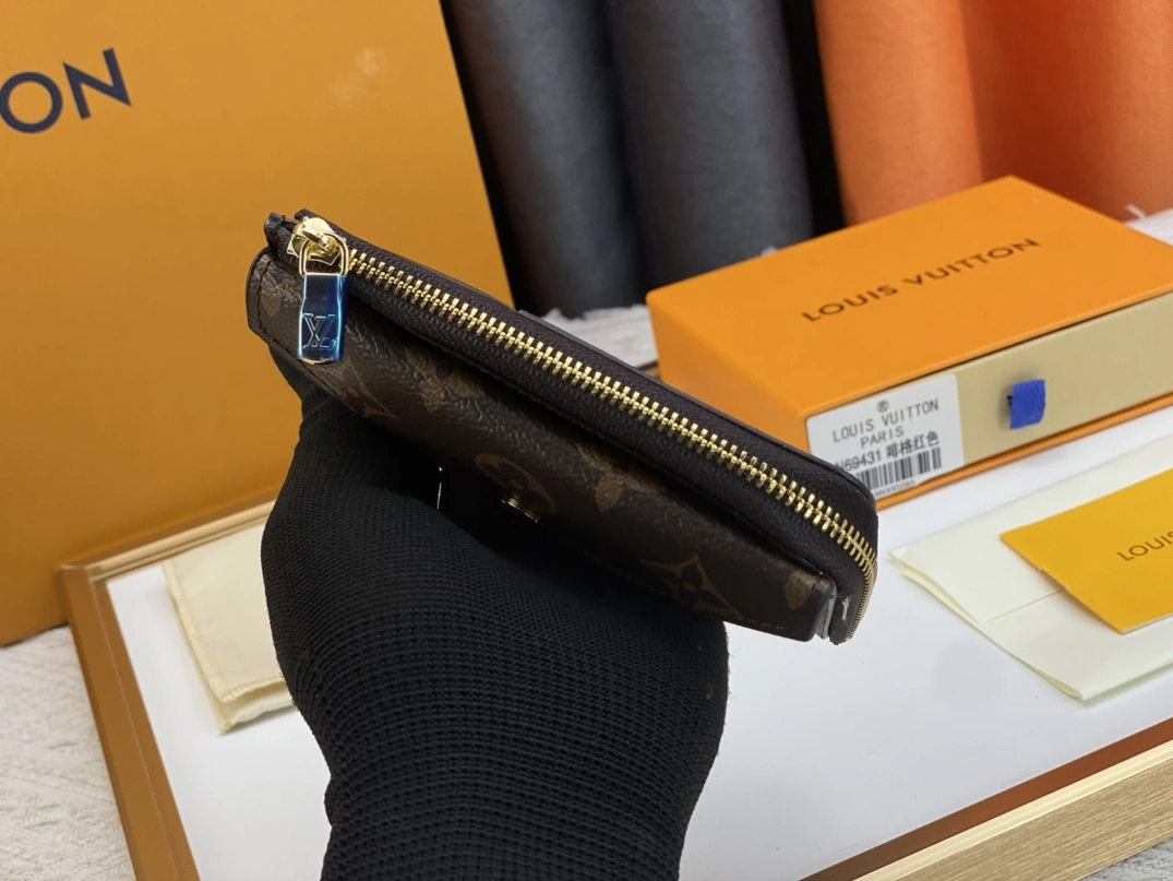 Soft 912 Louis Vuitton LV Card Case In Black For Women
