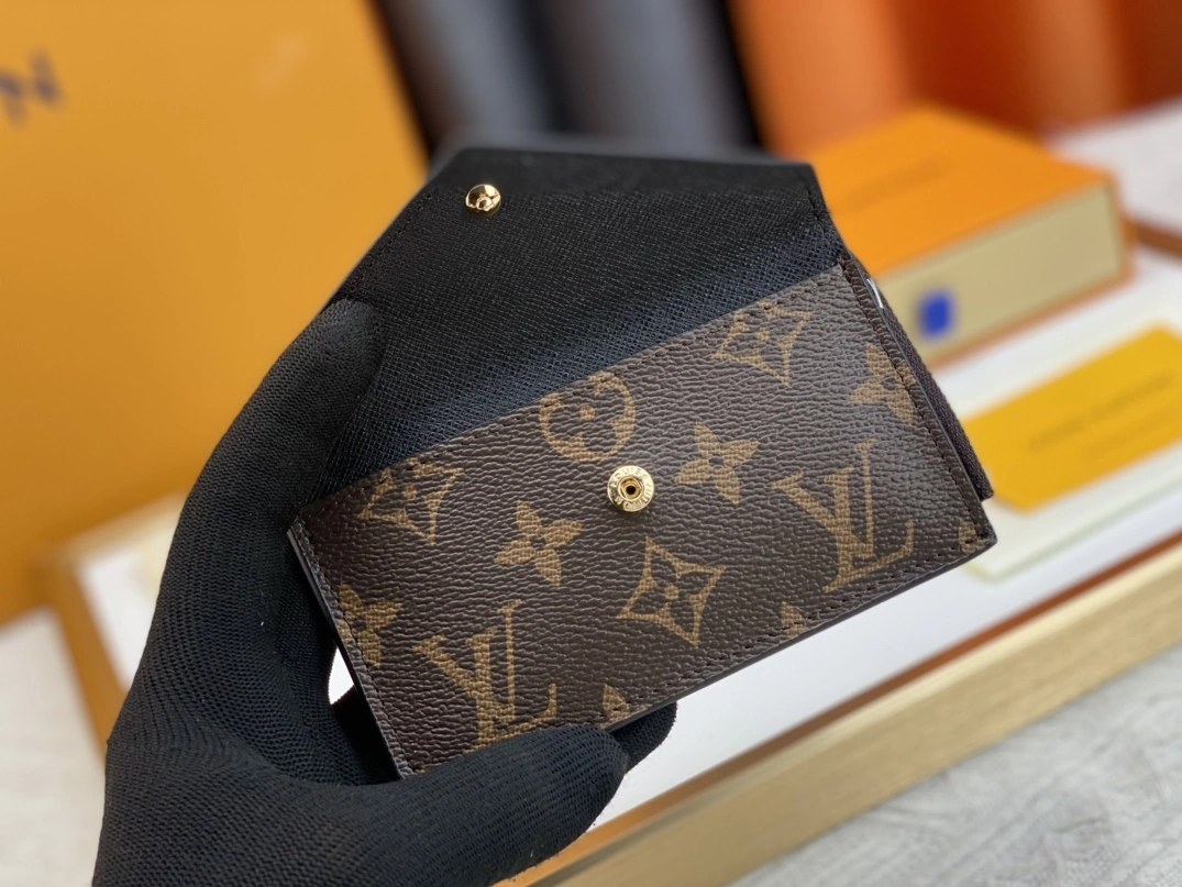 Soft 912 Louis Vuitton LV Card Case In Black For Women