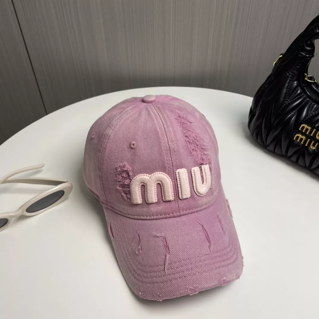 Soft 9223 MIU MIU Caps