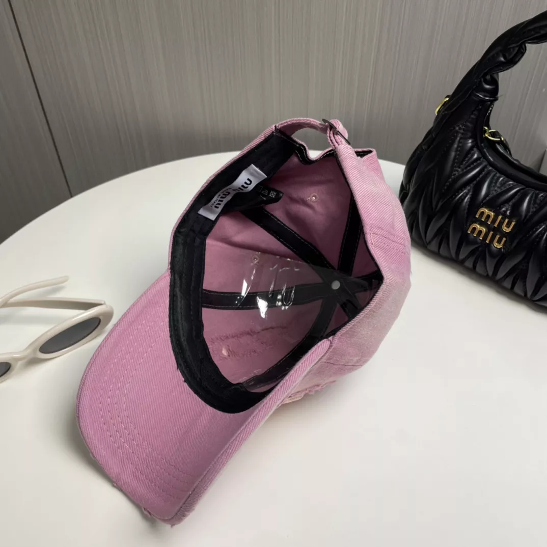 Soft 9223 MIU MIU Caps