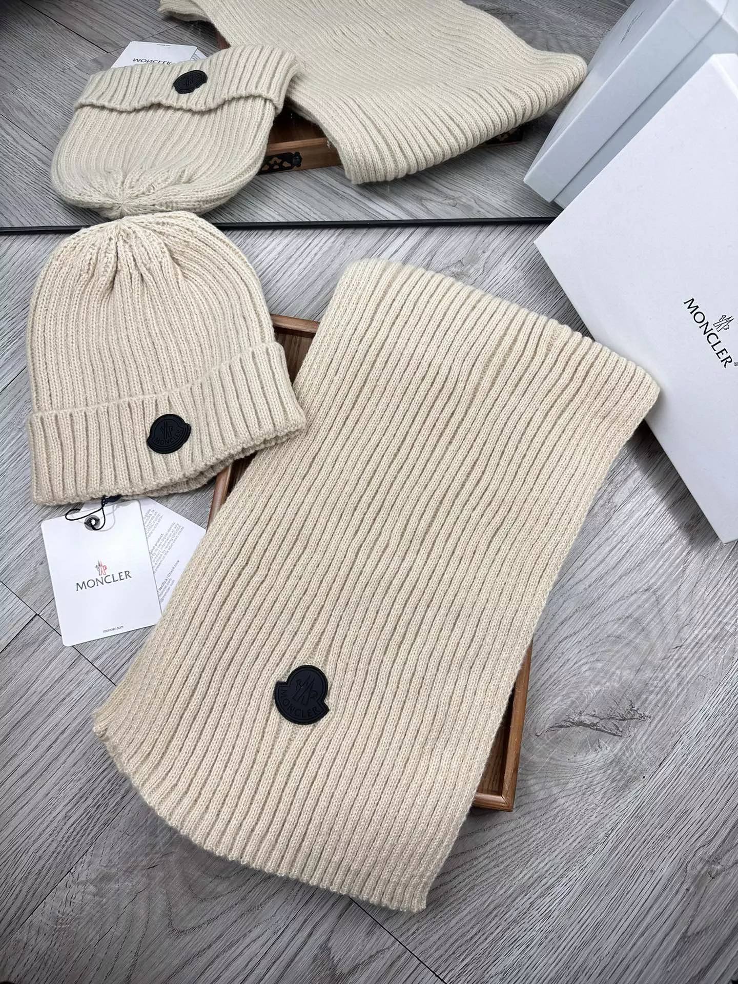Soft 9547 Moncler Hat and Scarf Set