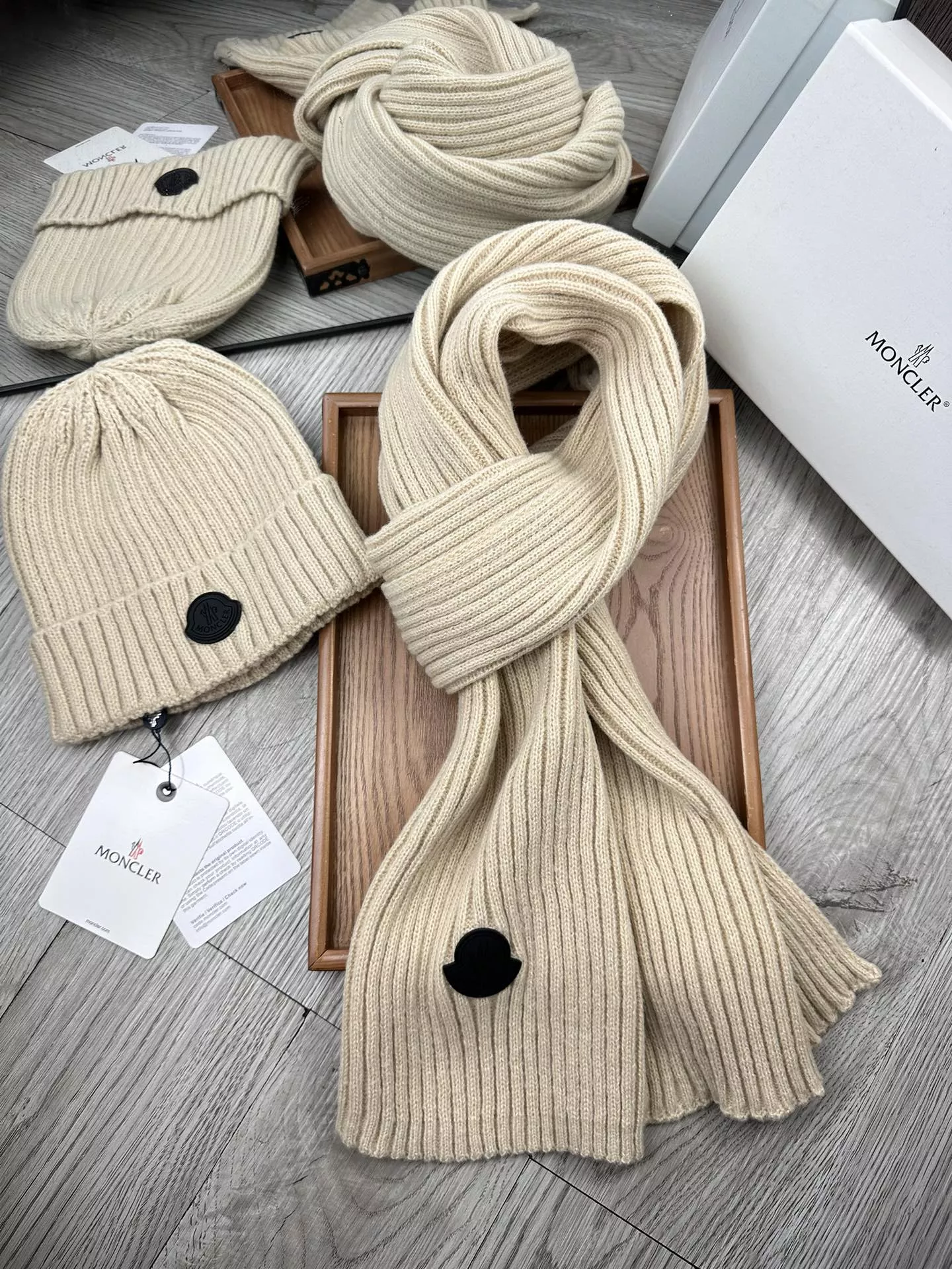 Soft 9547 Moncler Hat and Scarf Set