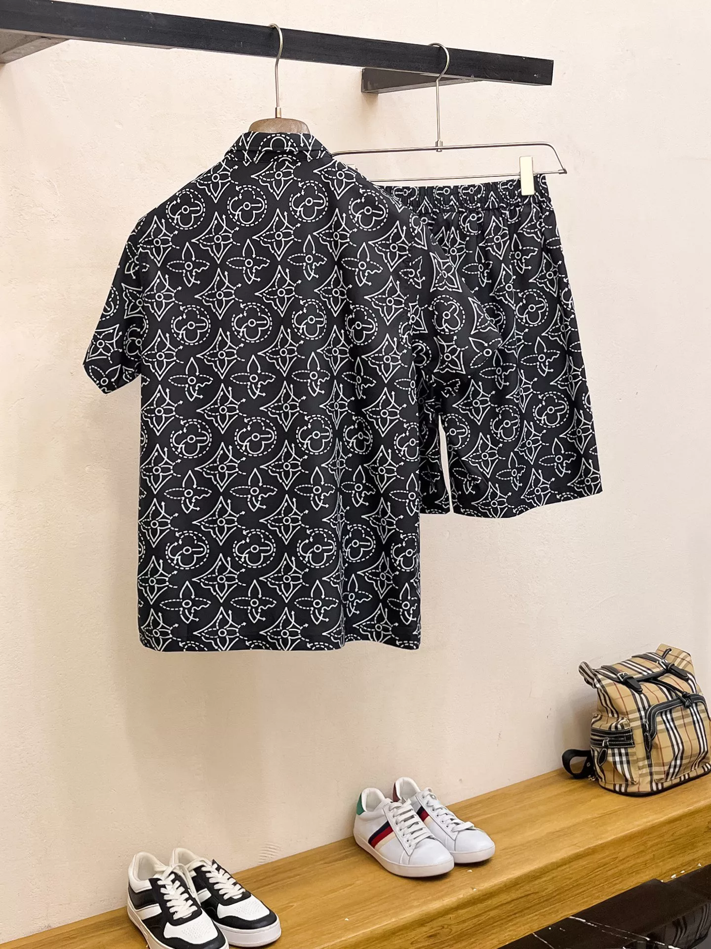 Soft 9721 Louis Vuitton LV Tracksuits Short Sleeved For Men