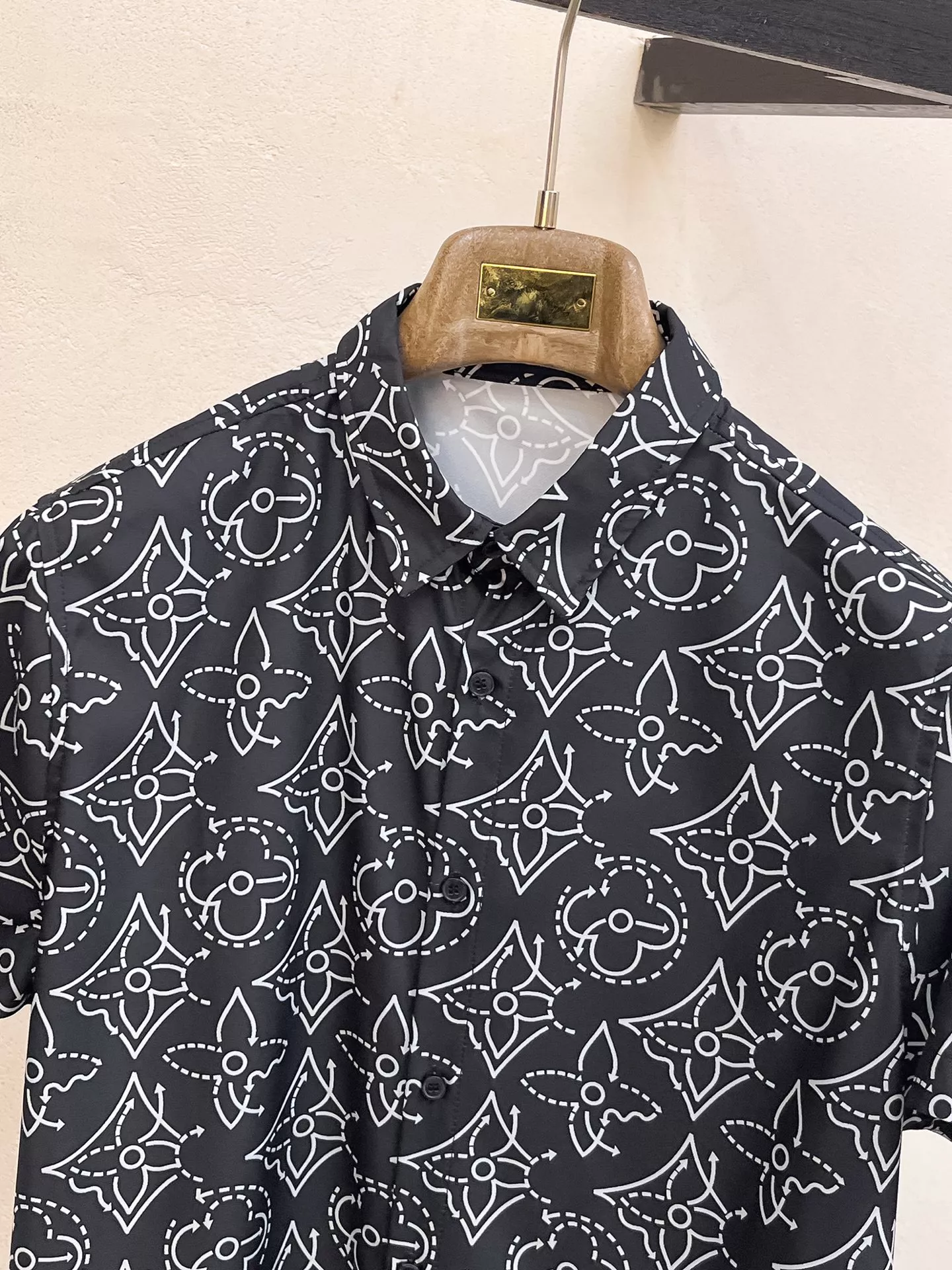 Soft 9721 Louis Vuitton LV Tracksuits Short Sleeved For Men
