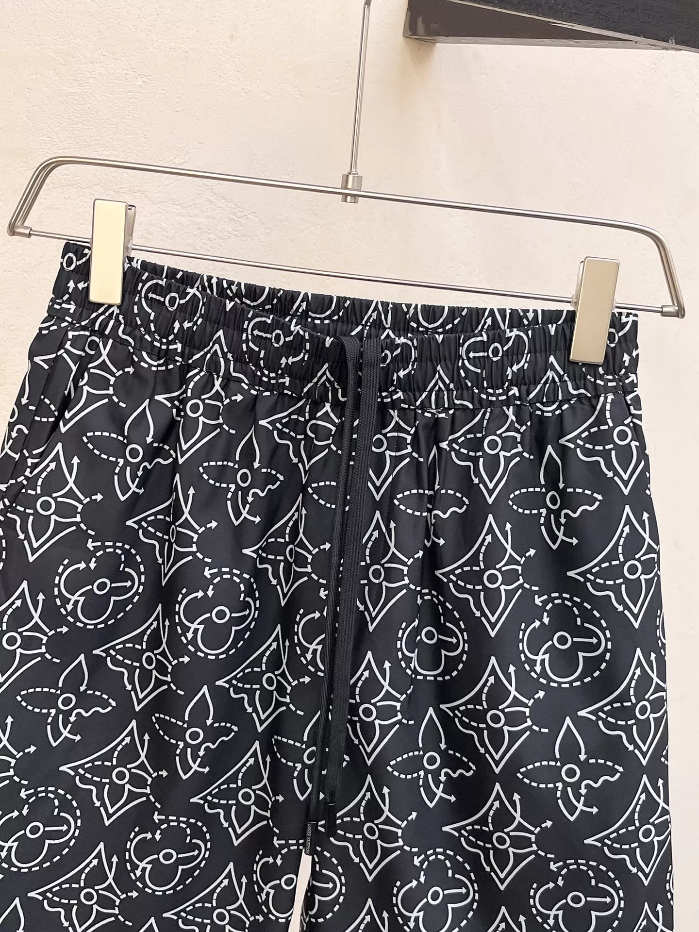 Soft 9721 Louis Vuitton LV Tracksuits Short Sleeved For Men