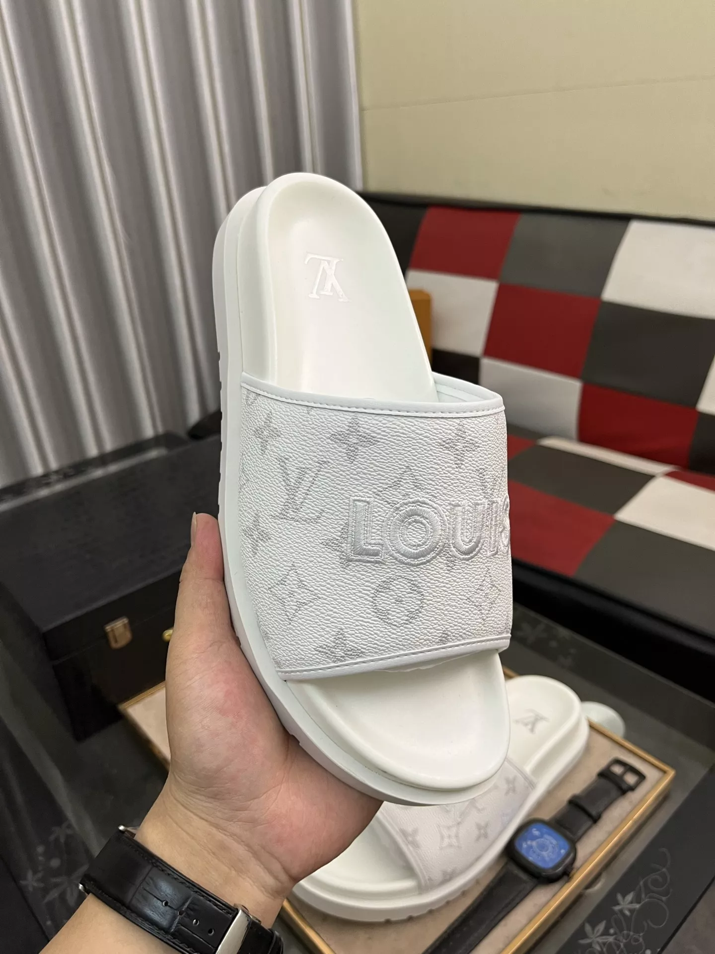 Soft 9732 Louis Vuitton Slippers For Men