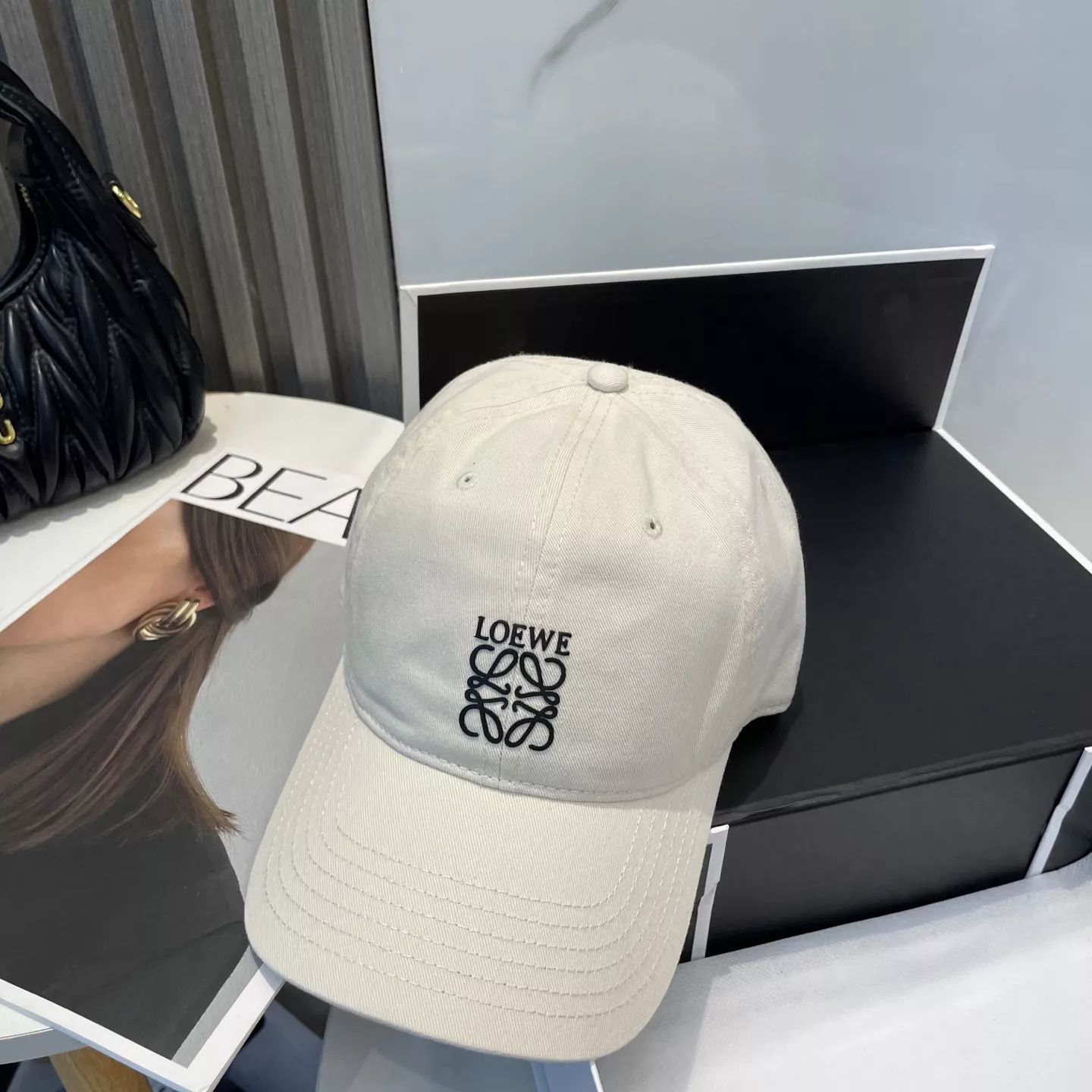 Sophisticated 1087 LOEWE Caps