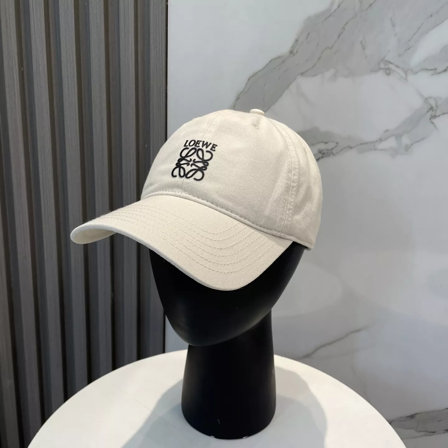 Sophisticated 1087 LOEWE Caps