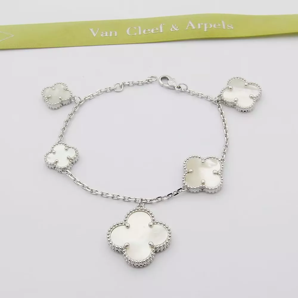 Sophisticated 1137 Van Cleef & Arpels Bracelets For Women