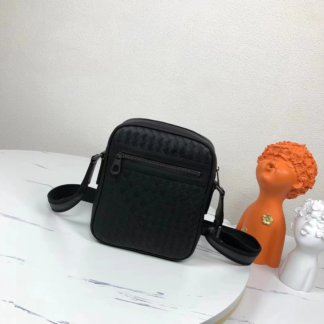 Sophisticated 1494 Bottega Veneta AAA Man Messenger Bags
