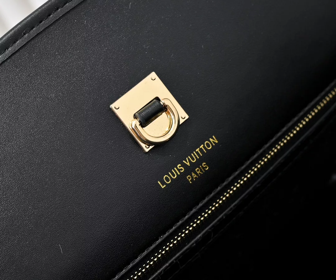 Sophisticated 1544 Louis Vuitton AAA Quality Handbags For Women
