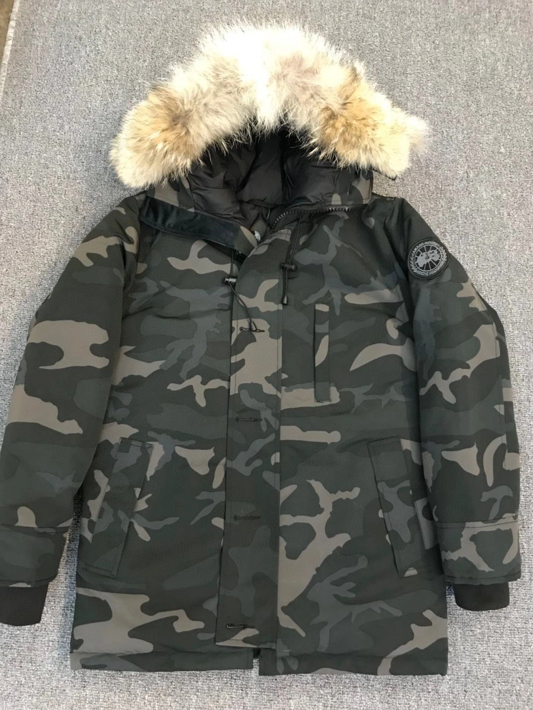 Sophisticated 1609 Canada Goose Down Feather Coat Long Sleeved For Unisex