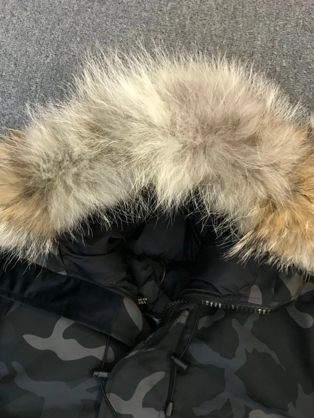 Sophisticated 1609 Canada Goose Down Feather Coat Long Sleeved For Unisex