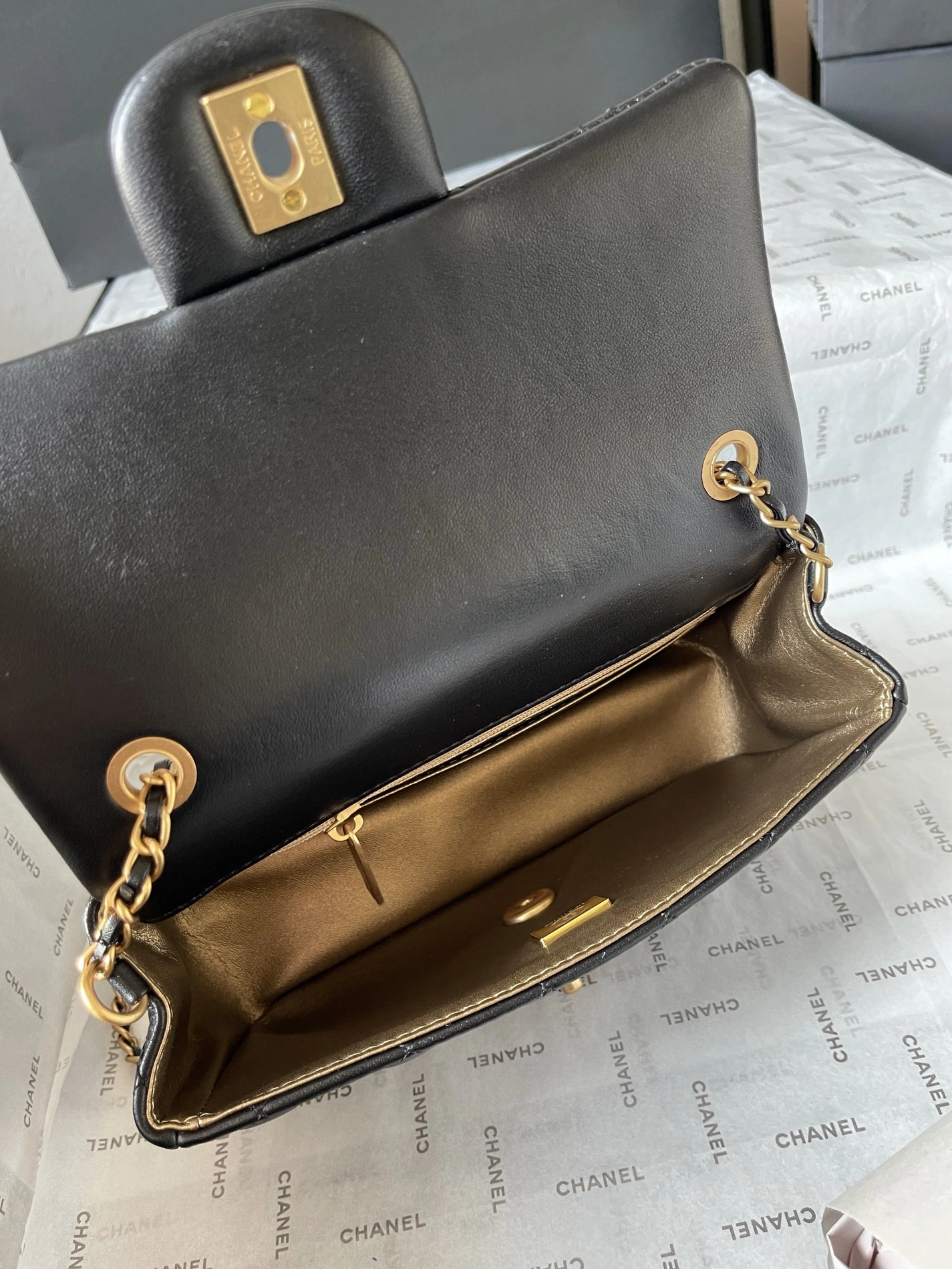 Sophisticated 1612 Chanel AAA Quality Messenger Bags For Women