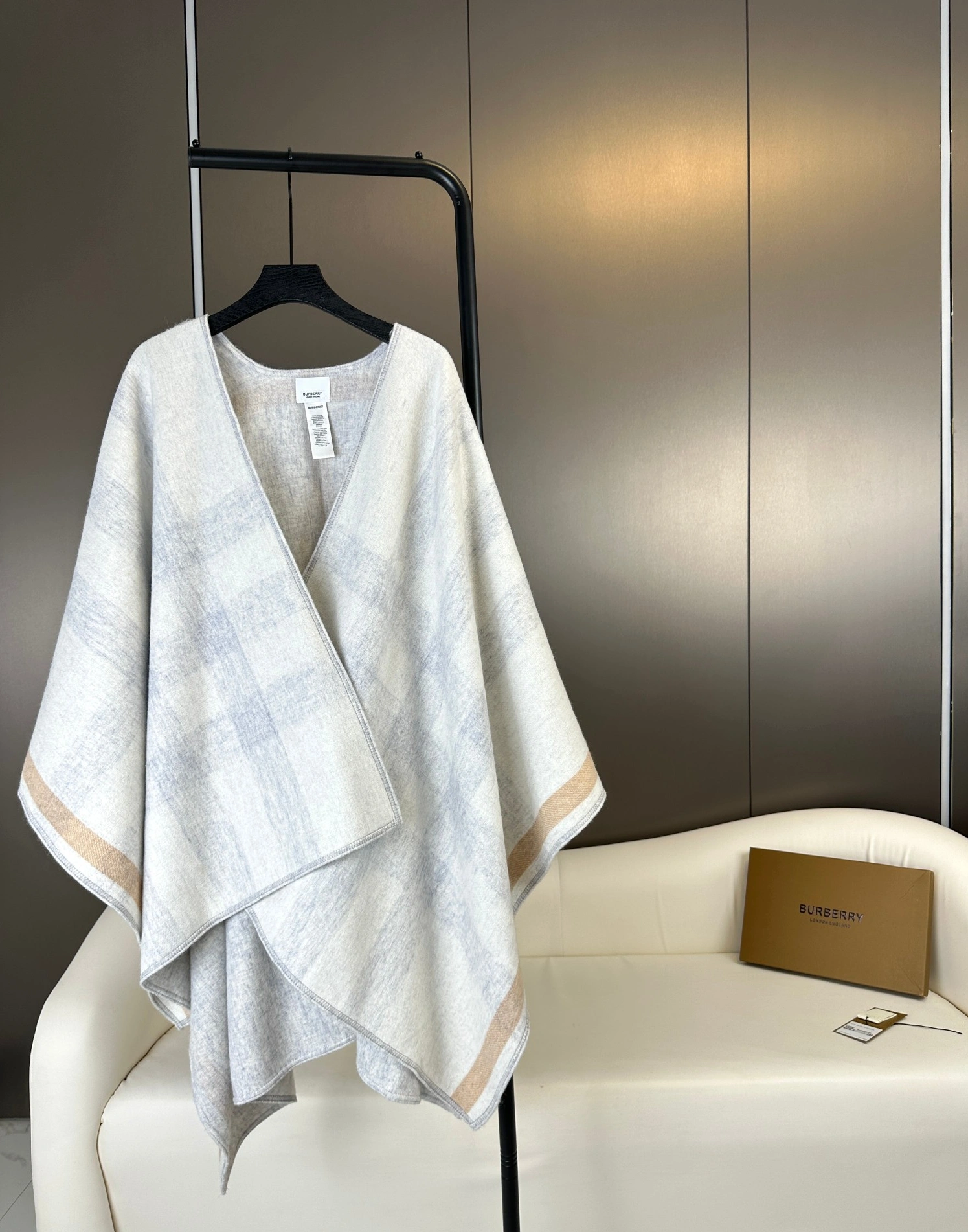 Sophisticated 1769 Burberry Poncho