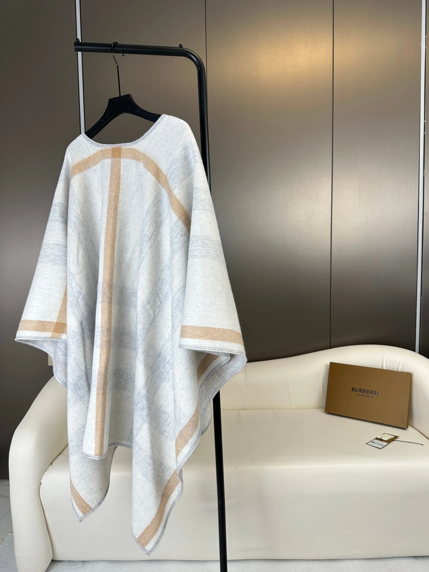 Sophisticated 1769 Burberry Poncho