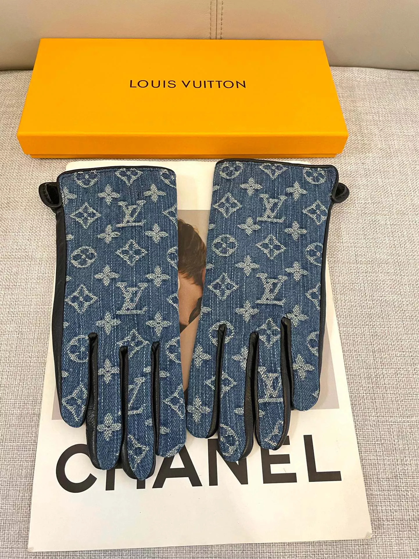 Sophisticated 1771 Louis Vuitton LV Gloves